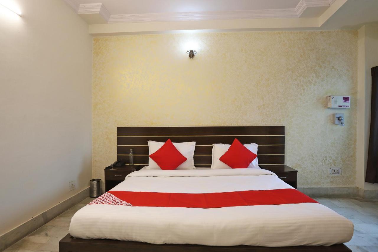 โอโย แฟล็กชิป 76697 โฮเทล พาร์ค อาวาธ Hotel ลัคเนา ภายนอก รูปภาพ