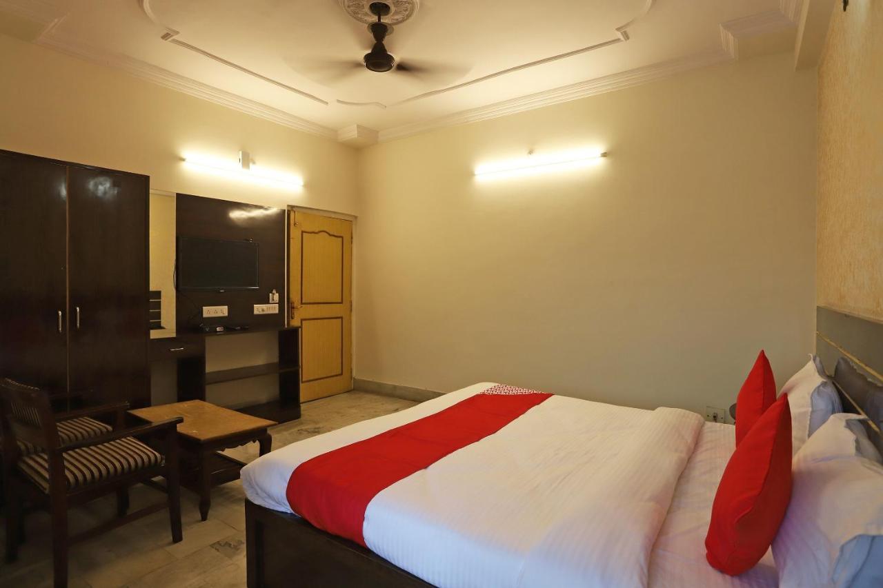 โอโย แฟล็กชิป 76697 โฮเทล พาร์ค อาวาธ Hotel ลัคเนา ภายนอก รูปภาพ