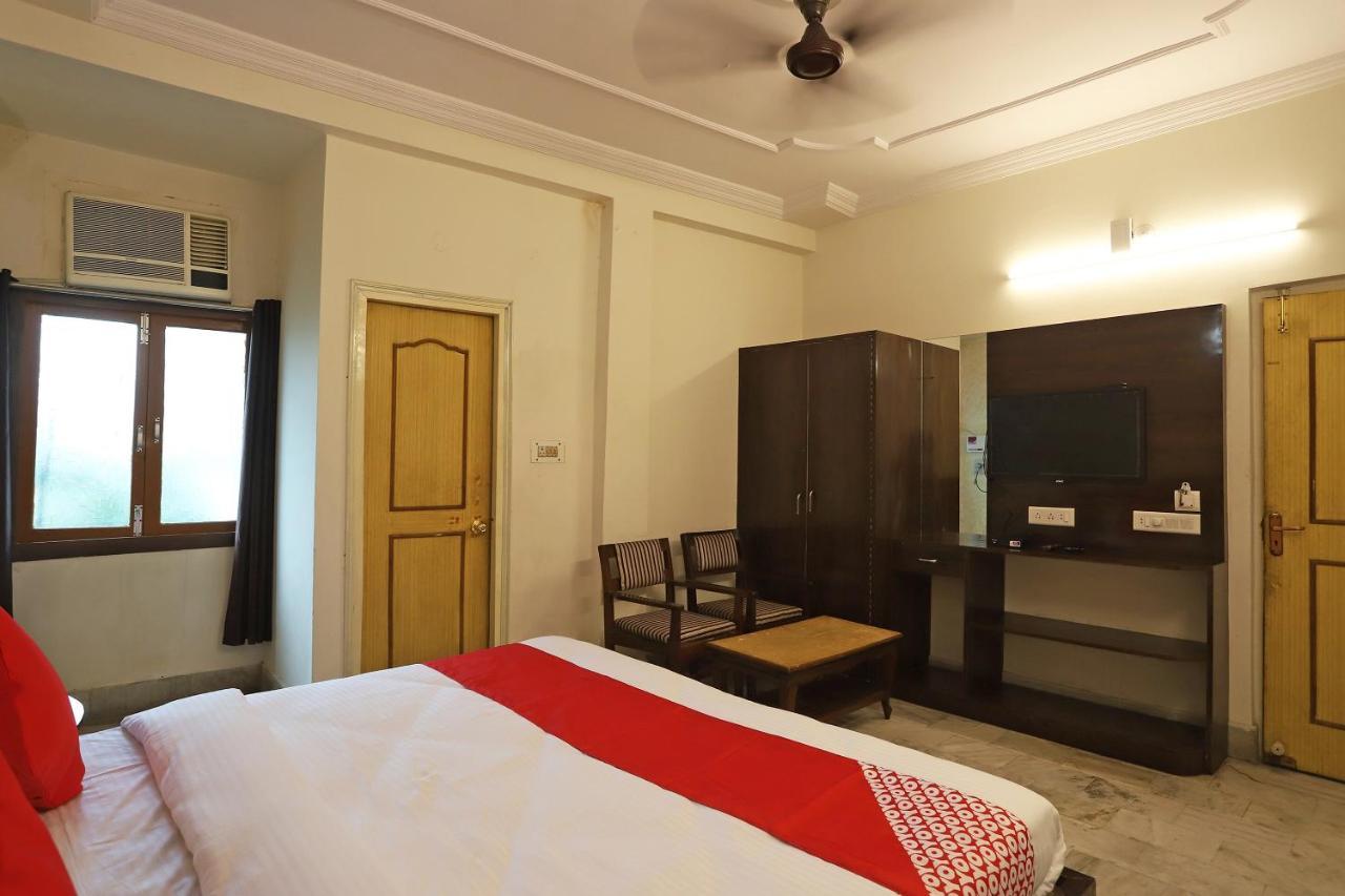 โอโย แฟล็กชิป 76697 โฮเทล พาร์ค อาวาธ Hotel ลัคเนา ภายนอก รูปภาพ