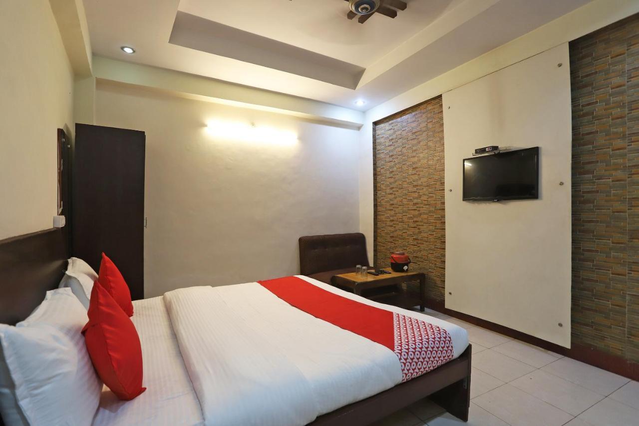 โอโย แฟล็กชิป 76697 โฮเทล พาร์ค อาวาธ Hotel ลัคเนา ภายนอก รูปภาพ