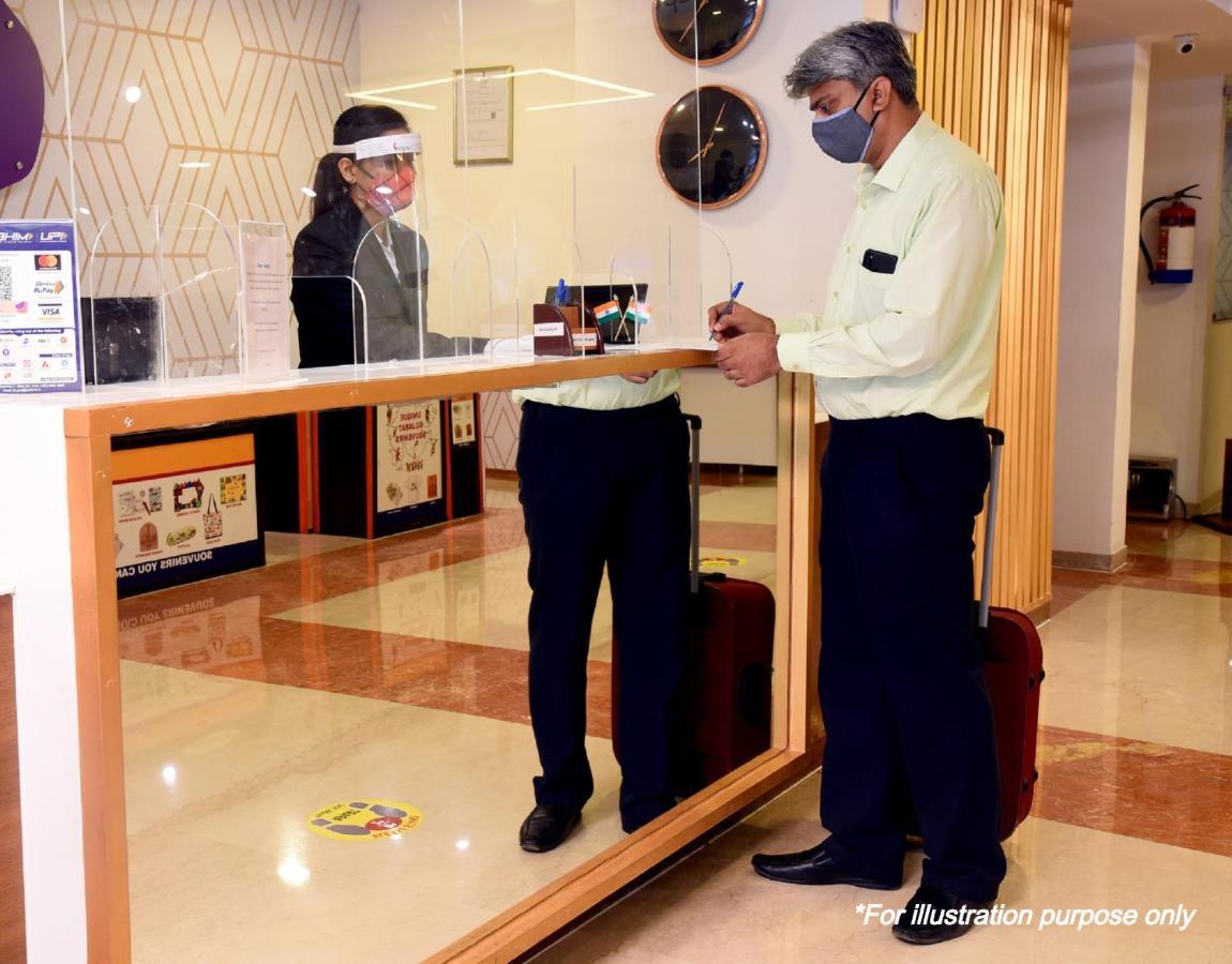 โอโย แฟล็กชิป 76697 โฮเทล พาร์ค อาวาธ Hotel ลัคเนา ภายนอก รูปภาพ